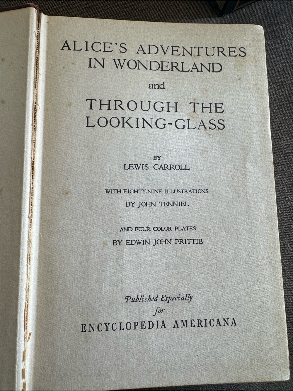 Alice's Adventures in Wonderland and Through the Looking-Glass - Classic Book